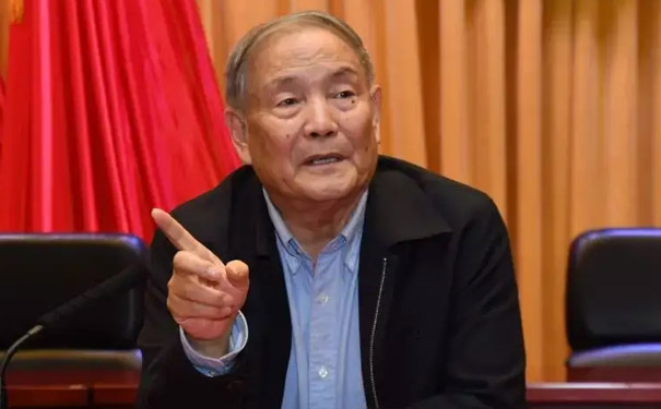 雎國余 北京大學(xué)經(jīng)濟(jì)研究所所長(zhǎng)